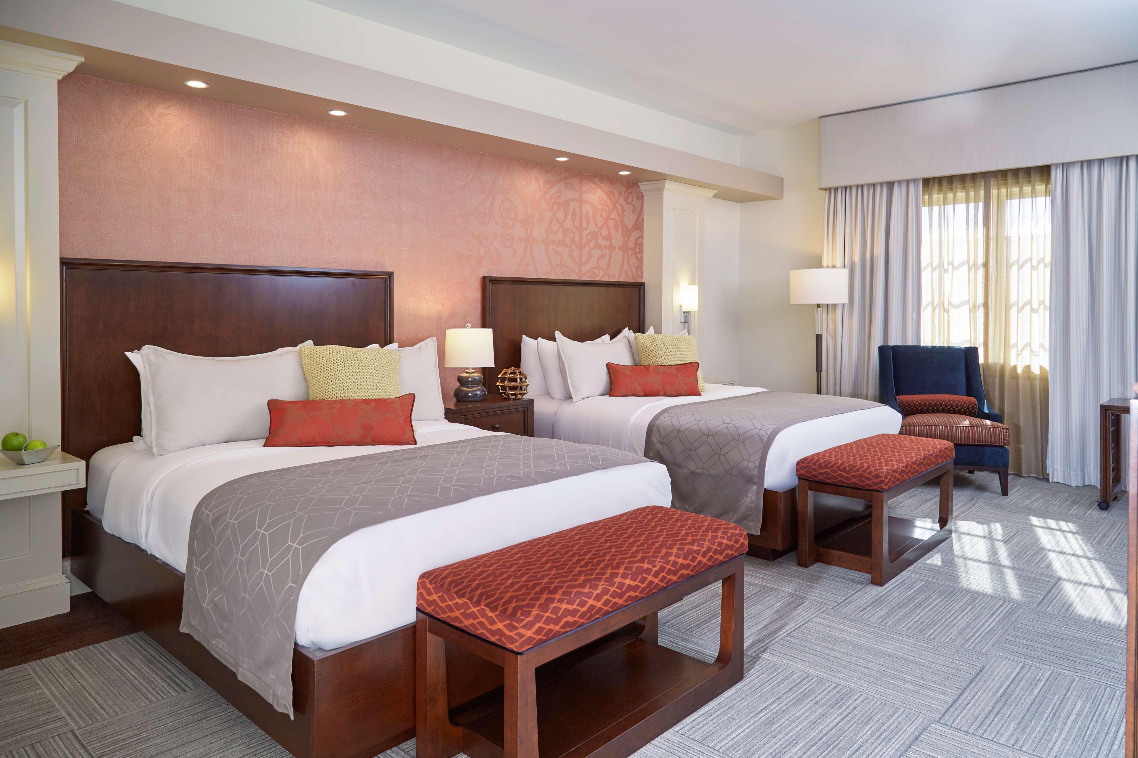 Rizzo Center, A Destination By Hyatt Hotel แชเปิลฮิลล์ ภายนอก รูปภาพ